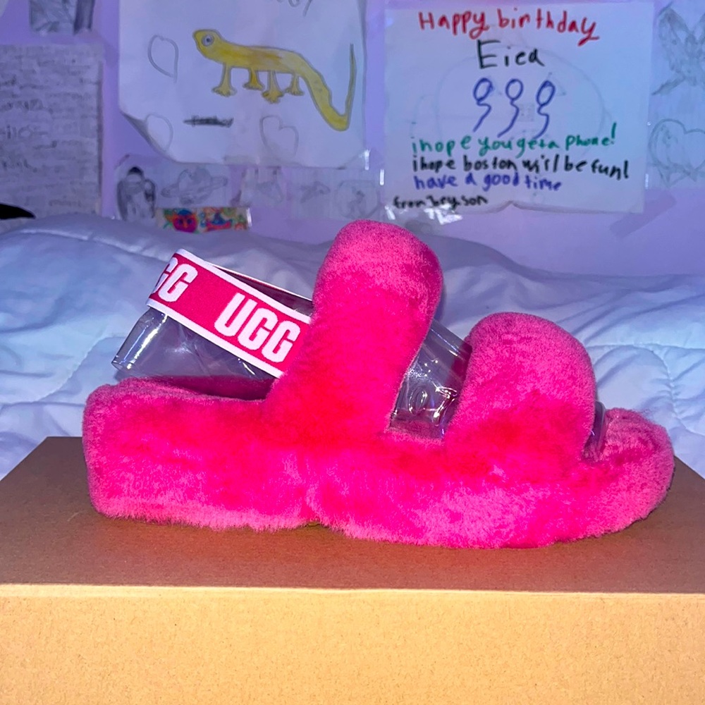 UGG Oh yeah slides in the color berry
